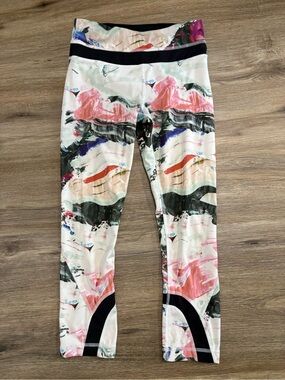 Lululemon Run Inspire Crop II Pigment Wave Multi Black Size 2 EUC